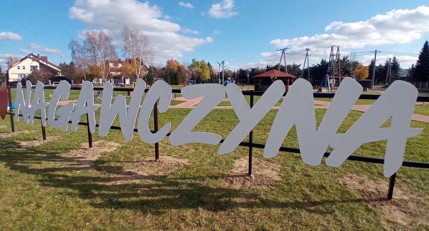 fot. Napis I Love Nagawczyna autorstwa Sebastiana Krasonia, właściciela Plastek Studio.