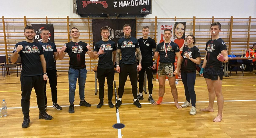 Na zdjęciu od lewej: Jakub Jędrzejczyk, Adam Hereśniak, Kacper Sztorc, Krystian Blezień, Gabriel Blezień, Gerard Ciba, Weronika Musiałek i Dawid Mądro.
