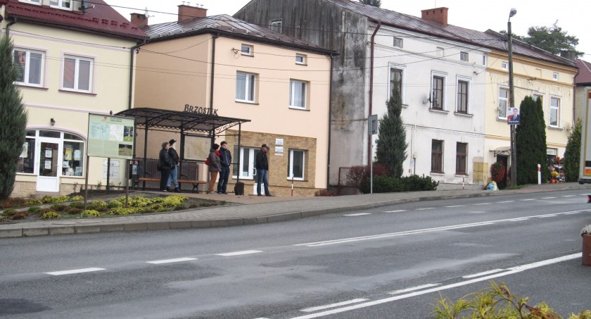 Autobus będzie się zatrzymywał m.in. na przystanku w Brzostku.