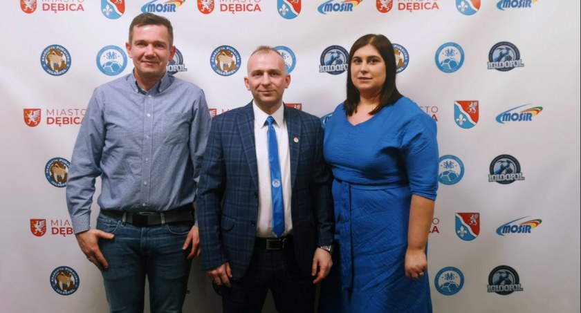 Na zdjęciu od lewej: Grzegorz Binko, prezes Igloopolu Rafał Więcek oraz Karolina Kizior.