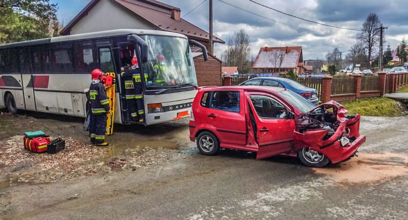 Do wypadku doszło w Kamienicy Górnej. Fot. OSP Brzostek.