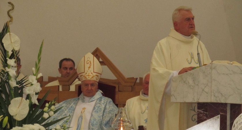 Zdjęcie z wizyty prymasa Józefa Kowalczyka w Dębicy w maju 2014 roku.