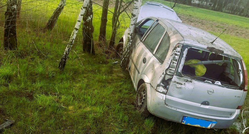 18-letniemu kierowcy nic się nie stało. Zdjęcie: Ochotnicza Straż Pożarna w Czarnej.