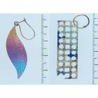 Biżuteria kobiety w męskiej odzieży.