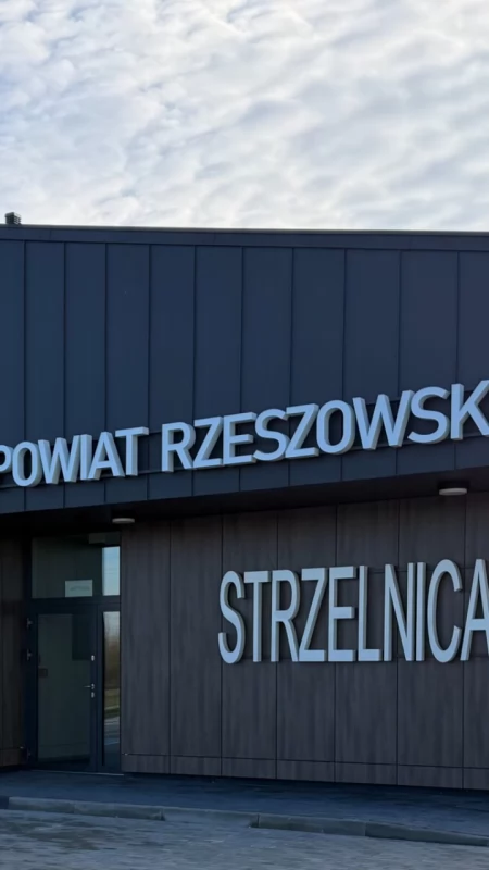 Strzelectwo od podstaw: jak wygląda pierwsze strzelanie na Strzelnicy DYCHA?
