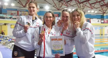 Lekarze rywalizowali na basenie w Dębicy [ZDJĘCIA]