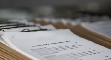 Jak prawidłowo archiwizować i utylizować dokumenty księgowe w firmie?