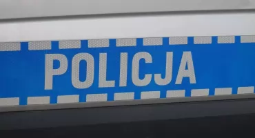Wypadek na Krakowskiej. Mazda zderzyła się z jadącą na sygnale karetką