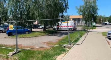 Barierki już rozstawione, parking będzie nieczynny