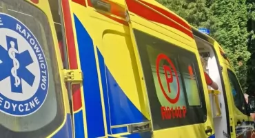 Pomoc przyszła w porę. Seniorkę zabrała karetka