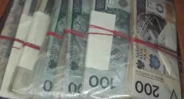 Dwie osoby z powiatu straciły 140 tysięcy złotych. Policja apeluje o ostrożność