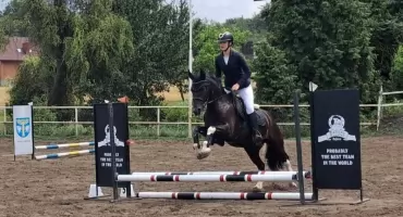 Kapryśna pogoda nie przeszkodziła jeźdźcom. Hucułek Cup 2026 rozpoczęty [ZDJĘCIA]