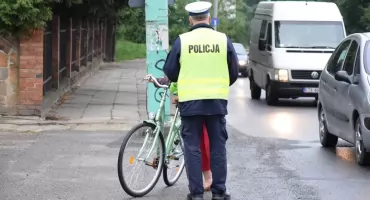 Pirat drogowy stracił prawo jazdy, rowerzysta ukarany mandatem